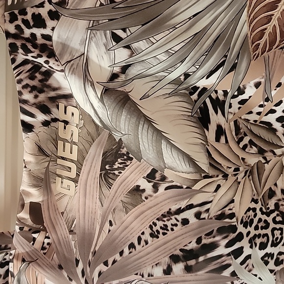 Guess Tropical Workout Top sz M NWT - Picture 3 of 7